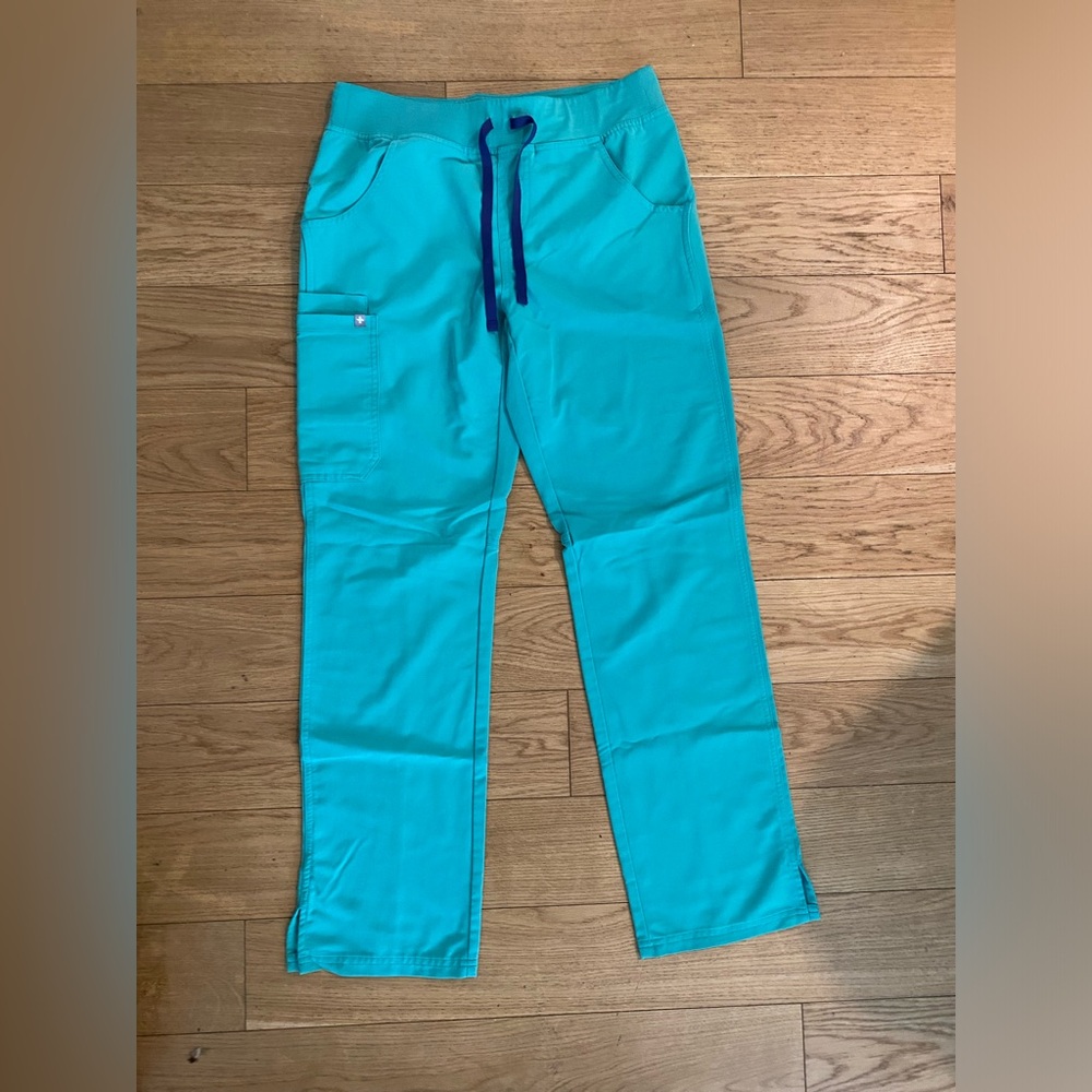 Figs Surgical Green Kade Cargo Scrub Pants